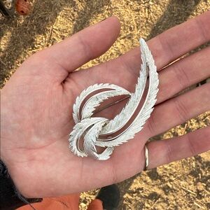 Sarah Coventry silver tone vintage leaf brooch 70s/80s